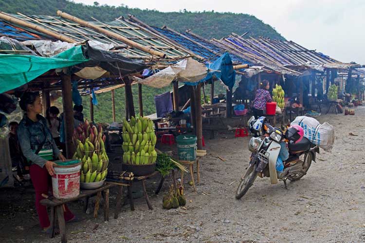 Mai Chau ethnic market